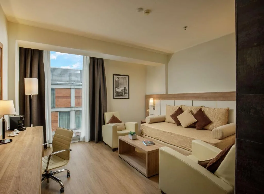 Suite King con Area Salotto — DoubleTree By Hilton Milan