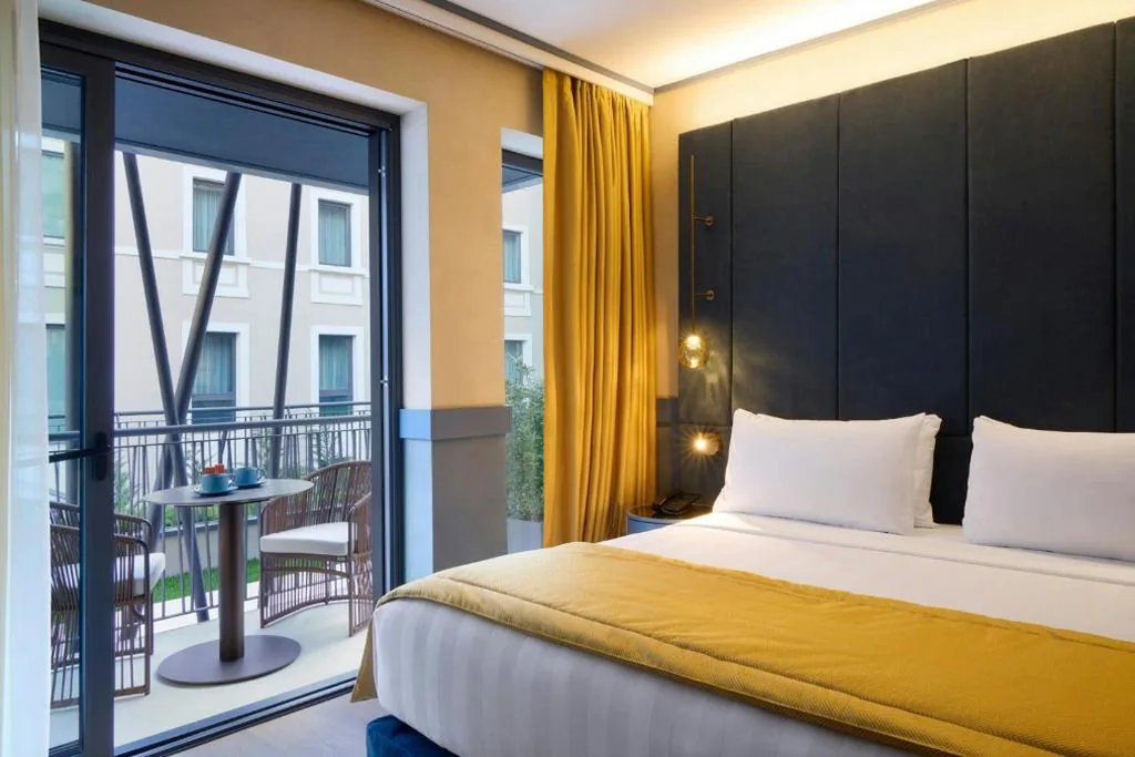 King Suite with Sofa Bed and Terrace — NEMI, Milan, a Tribute Portfolio Hotel