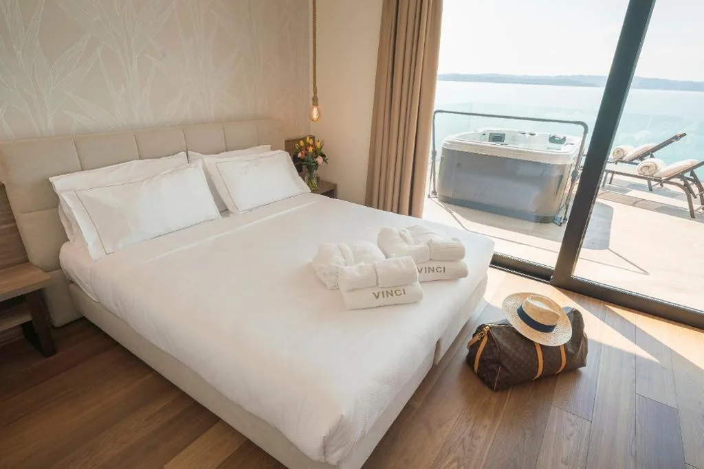 Suite King with Hot Tub — Hotel Vinci