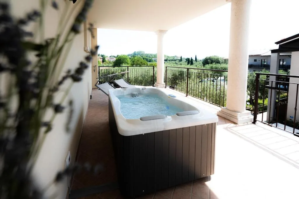 King Suite with Hot Tub — Spa Hotel Splendid Sole