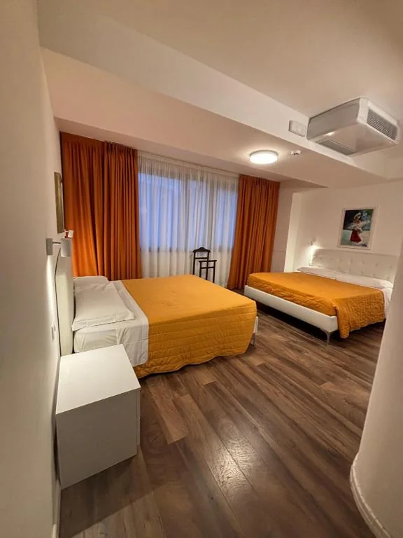 Suite King — Victoria Royal Garden