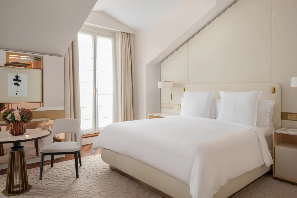 Studio Suite - 1 King Size Bed — Four Seasons Hotel Milano