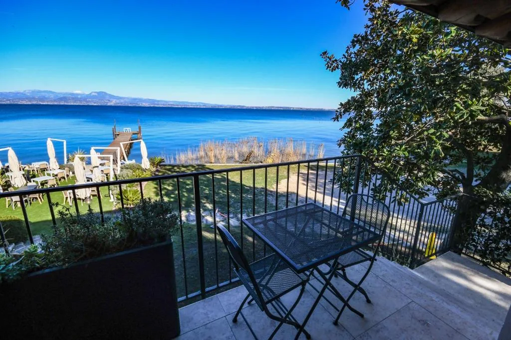 Superior Suite with Lake View — Casa dei Pescatori