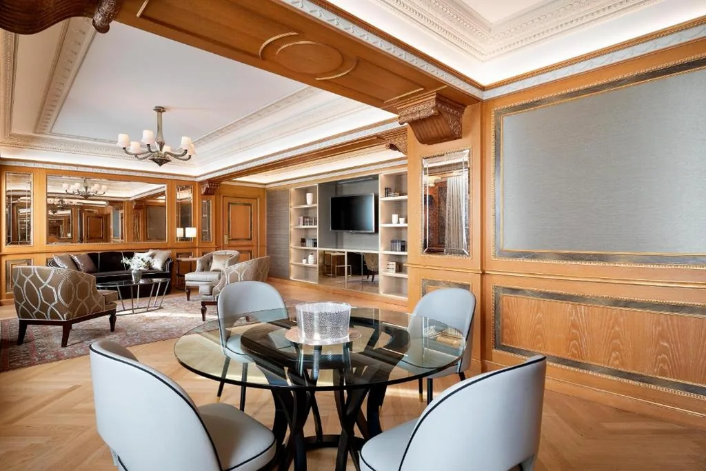 Suite Vice Presidenziale Diplomatic con 1 Camera da Letto — The Westin Palace, Milan