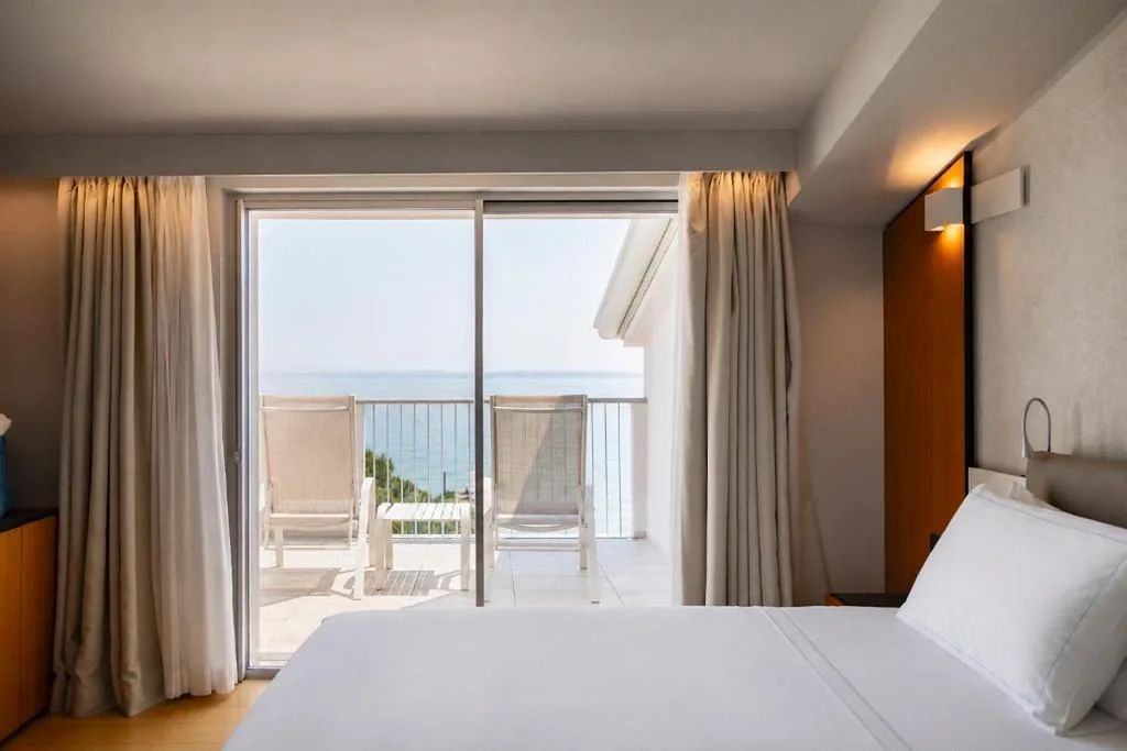 Suite with Lake View and Spa Access — Hotel Ocelle Thermae & Spa – Adults Only