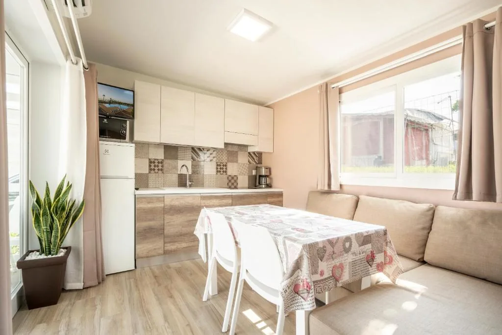 Superior Mobile Home with Terrace — Onda Blu Resort