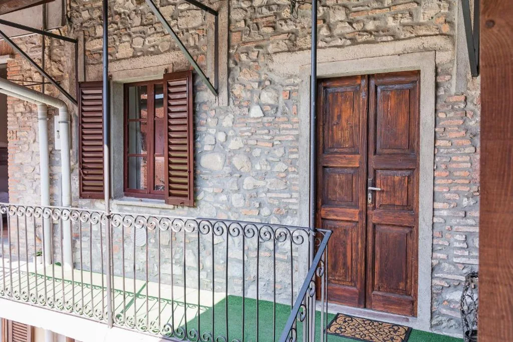Superior Quadruple Room with Balcony and Private Bathroom - 1st Floor — La Corte Rooms and Home Restaurant – free parking – 10 minutes to the lake and centre