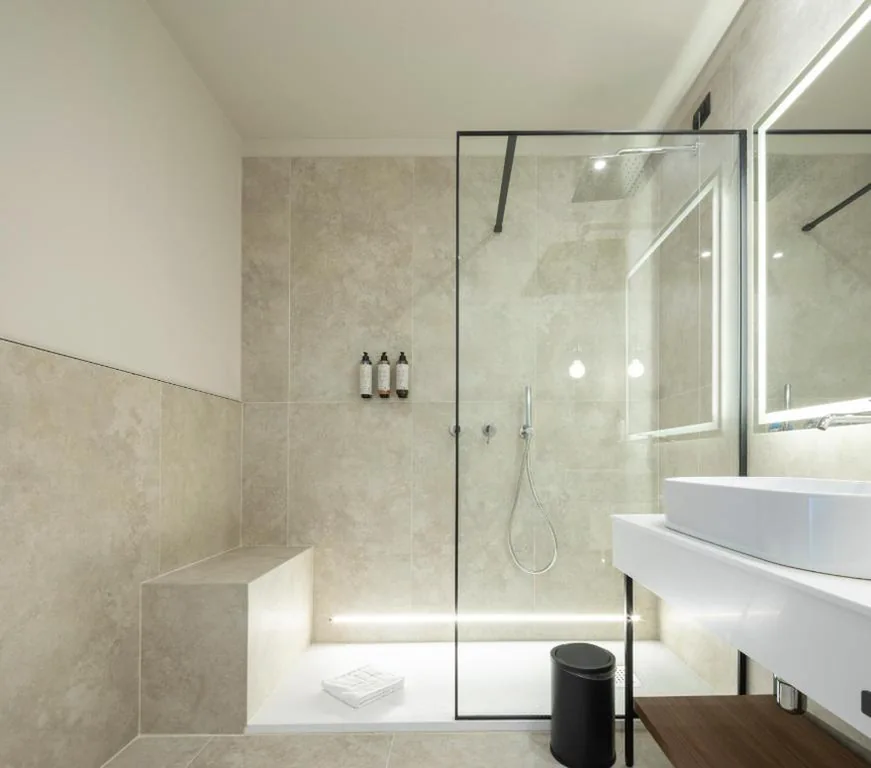 Superior Room with One Queen Bed, One Single Bed and Balcony with Lake View - Free Spa Access — Hotel Horizon Wellness & Spa Resort – Best Western Signature Collection