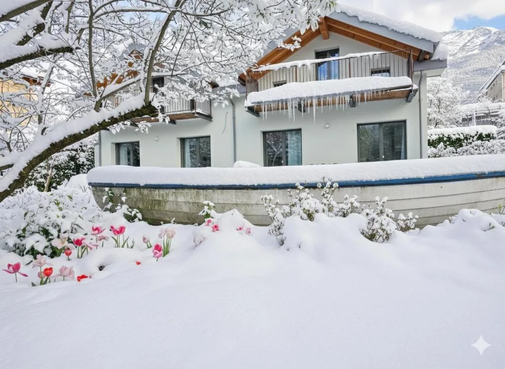 Townhouse — I LAGHEE casette BREVA e TIVANO Lakeside Garden Bike&Boat&Scooter Lake Como