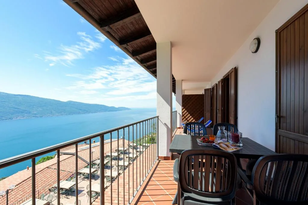Two-Bedroom Apartment with Lake View — Residence Ruculì – Ruculì Hospitality