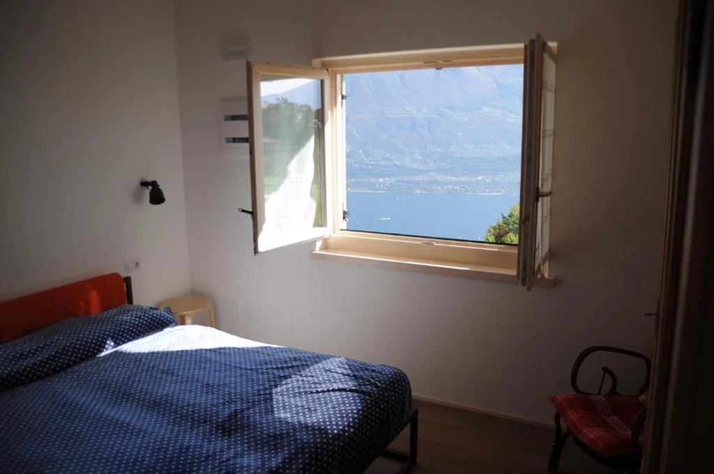 Villetta 56 Blu Yellow and Red Lake view Garden Private Parking by Garda Domus Mea