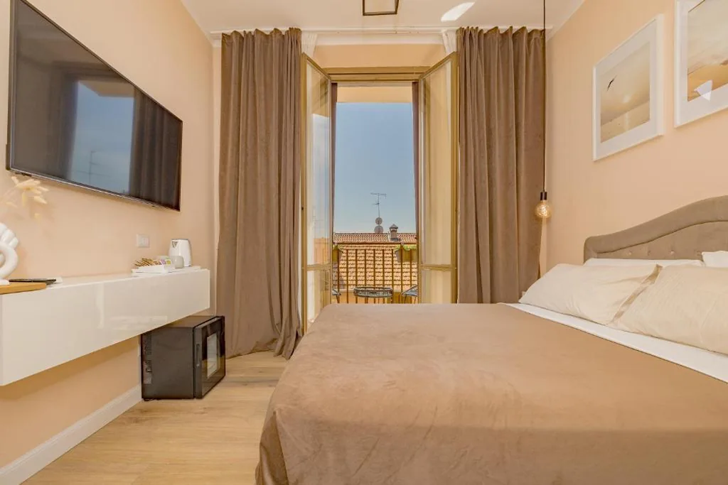 Visconti Room by Rhospitality it