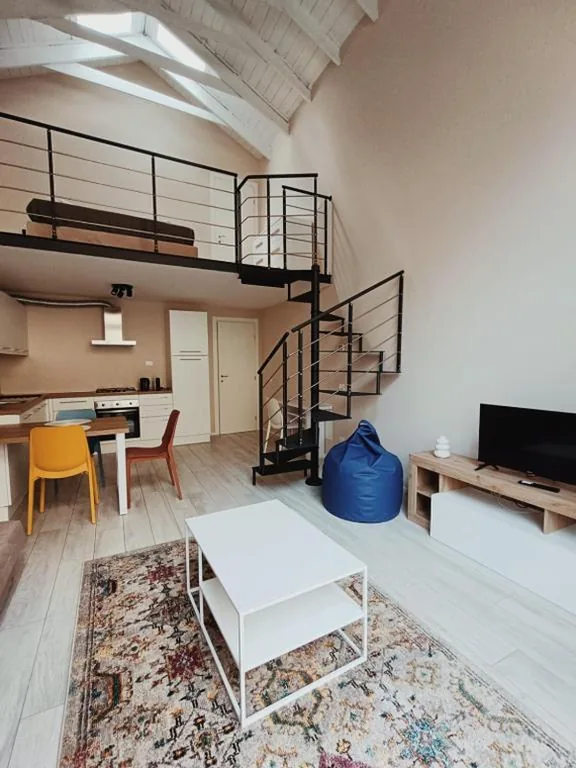 YR Apartments Bocconi- Modern Loft, 3 Min Walk to Duomo Tram