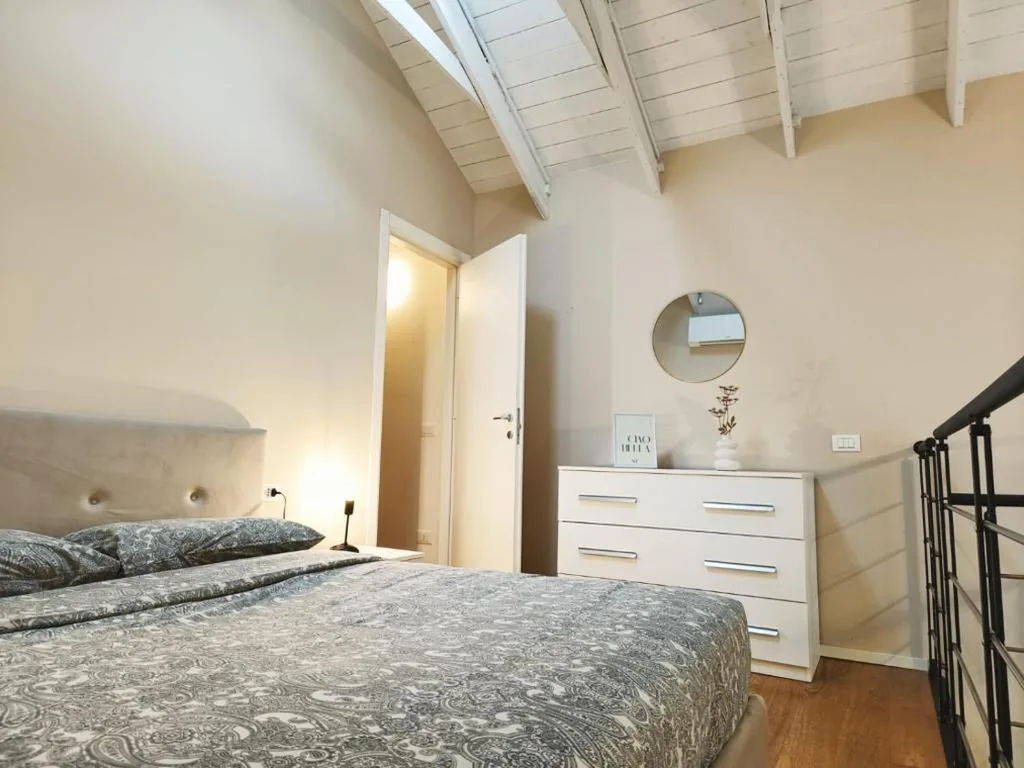 YR Apartments Bocconi- Modern Loft, 3 Min Walk to Duomo Tram