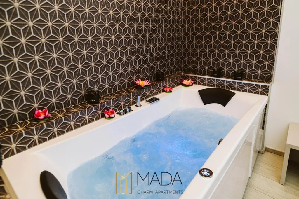 MADA Charm Apartments Jacuzzi — foto 3
