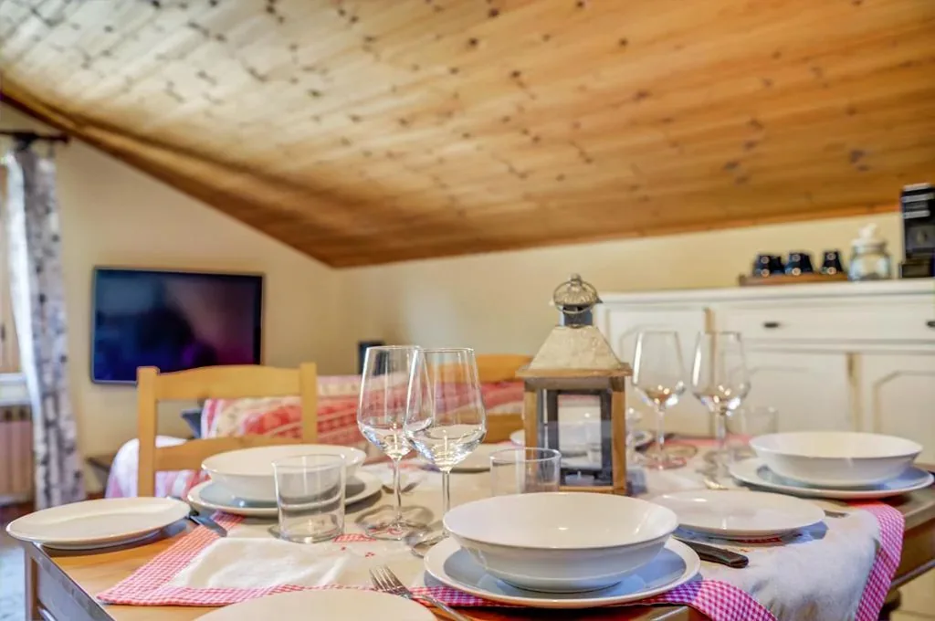 Maison Zerbion Antagnod – Attic Charm Apartment Lounge and Garden CIR 0103 — foto 5
