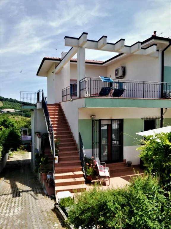 Appartamento con 2 Camere da Letto, Balcone e Terrazza — Vivi Conero