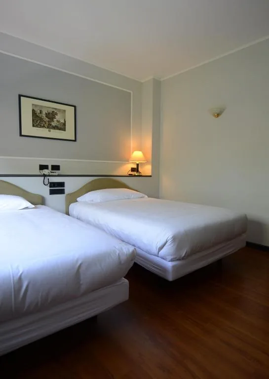 Camera Comfort Doppia con Letti Singoli — Hotel Mamiani & Relaxing Spa Urbino