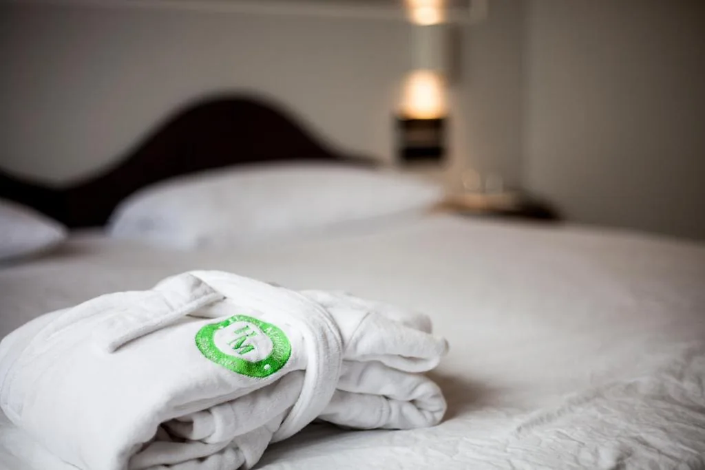 Camera Matrimoniale Deluxe con Accesso Spa e Vista Collina — Hotel Mamiani & Relaxing Spa Urbino
