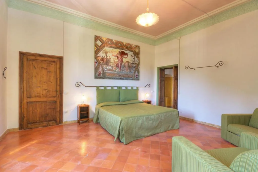 Standard Quadruple Room — Raffaello Residence una Dimora storica con piscina panoramica nelle Marche