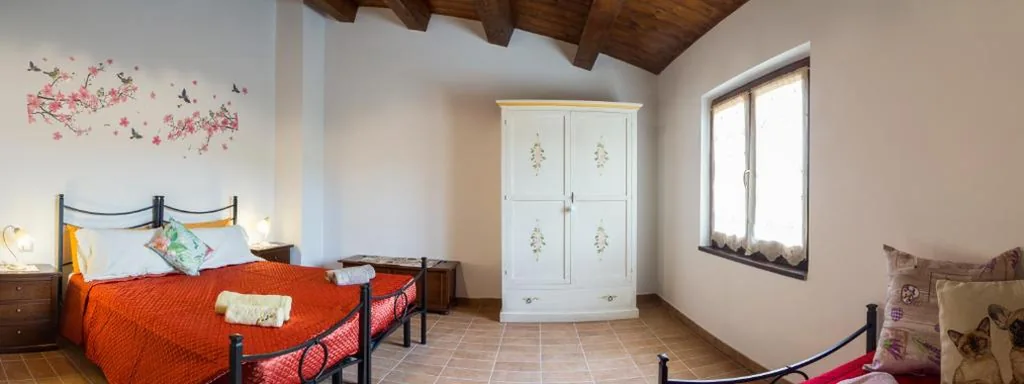 Camera Tripla con Bagno Privato Esterno — Il Gladiolo