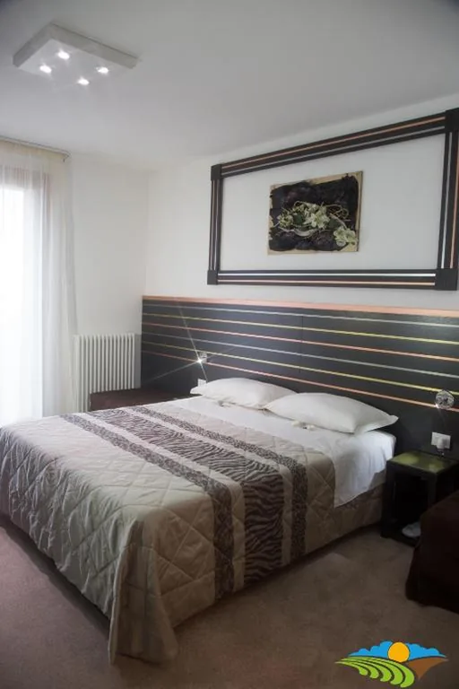 Camera Tripla Superior — Albergo Diffuso Spa – Il Poggetto tra Urbino & San Marino