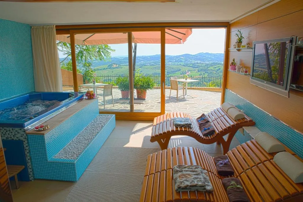 Deluxe Double Room with Spa Access In Private — Albergo Diffuso Spa – Il Poggetto tra Urbino & San Marino