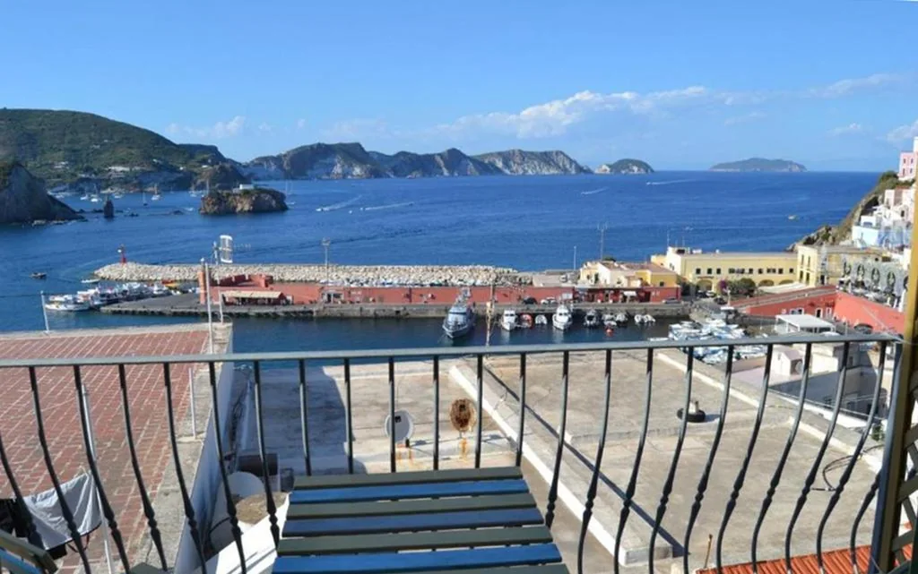 Maridea – Camere con vista al Porto