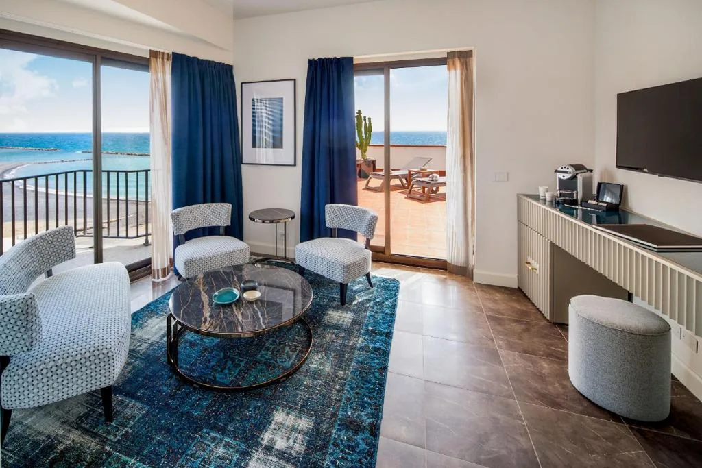 Master Suite con Terrazza e Vista Mare — Grand Hotel Diana Majestic