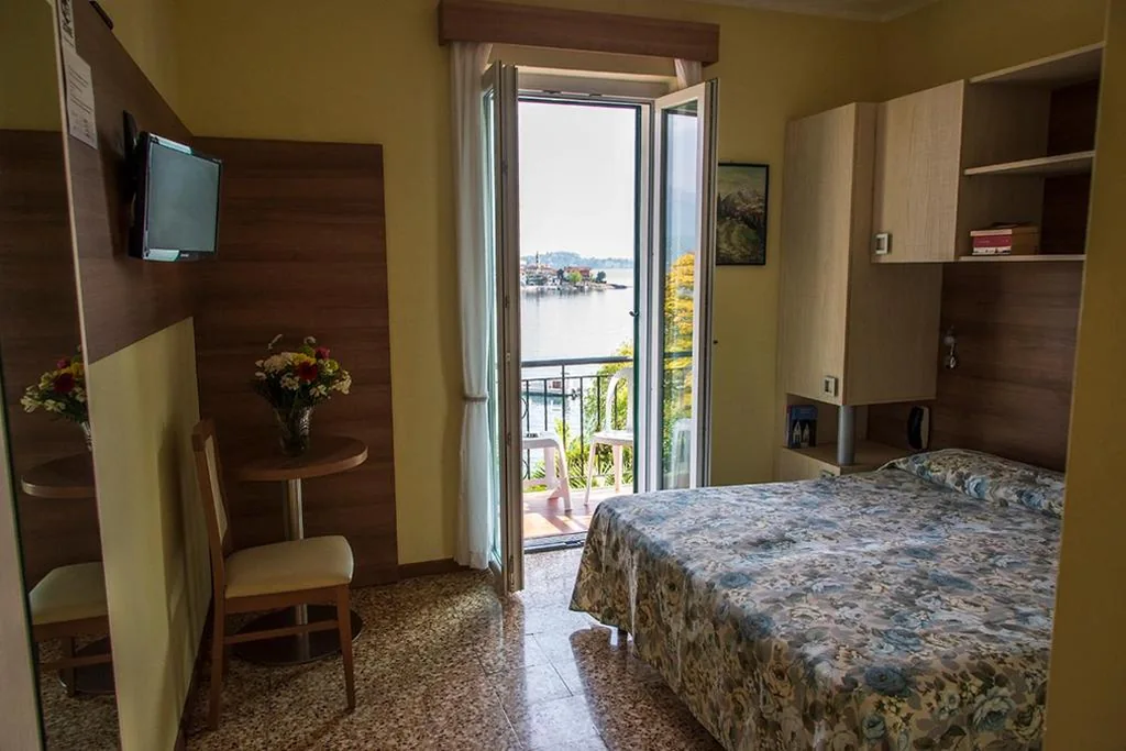 Double Room with Balcony and Lake View — Hotel Villa Ruscello