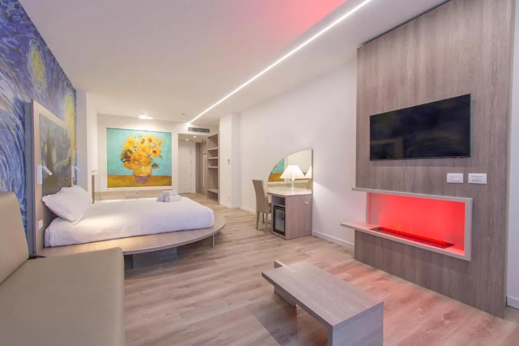 Max Motel – Art Gallery Room