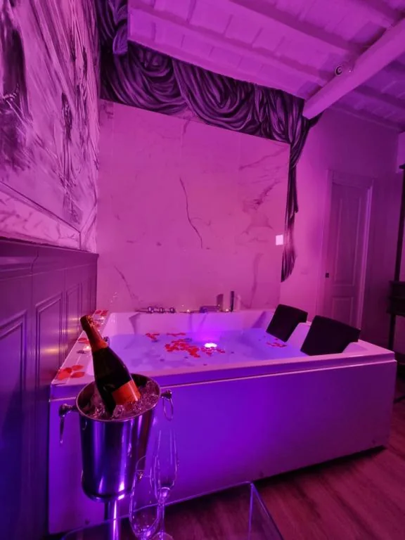 Mirror Suite Roma Colosseo Jacuzzi — foto 3