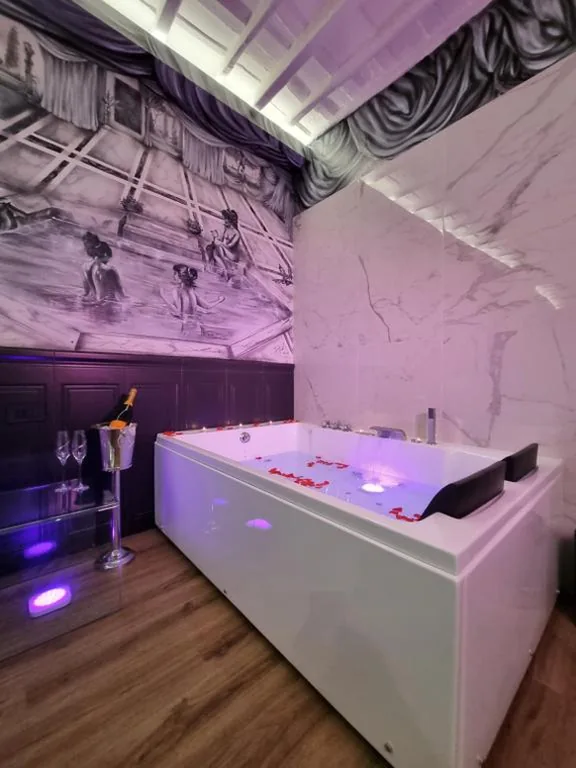 Mirror Suite Roma Colosseo Jacuzzi — foto 7