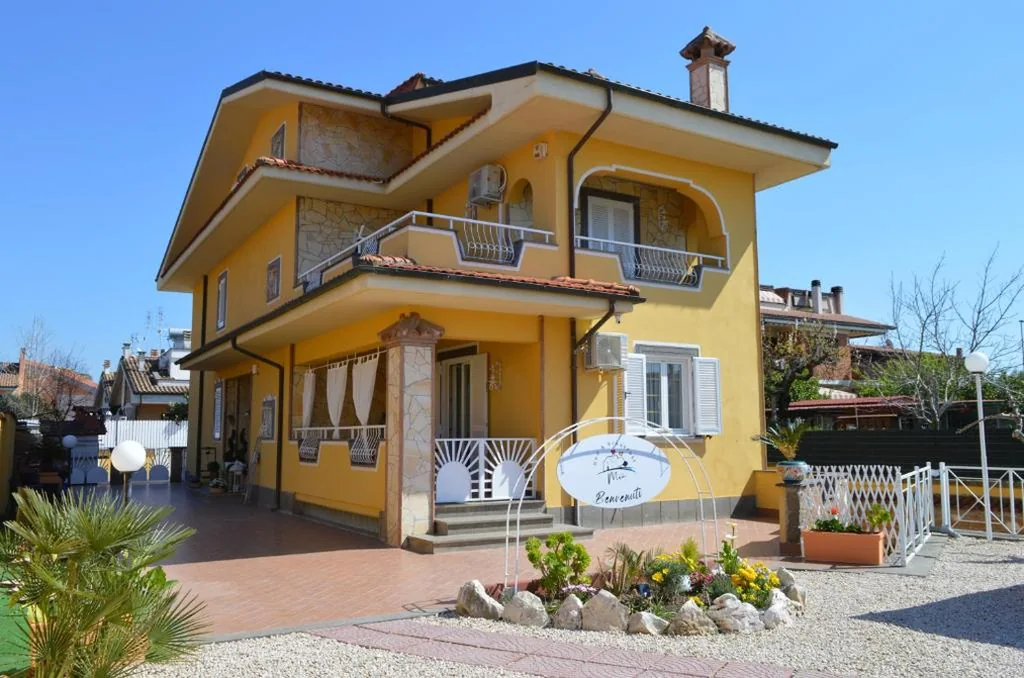 Miu’ B&B , Ciampino , Villa con Piscina e Parcheggio Privato