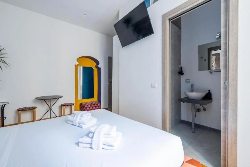 Modern Room – Private Bathroom – Central Rome — foto 8
