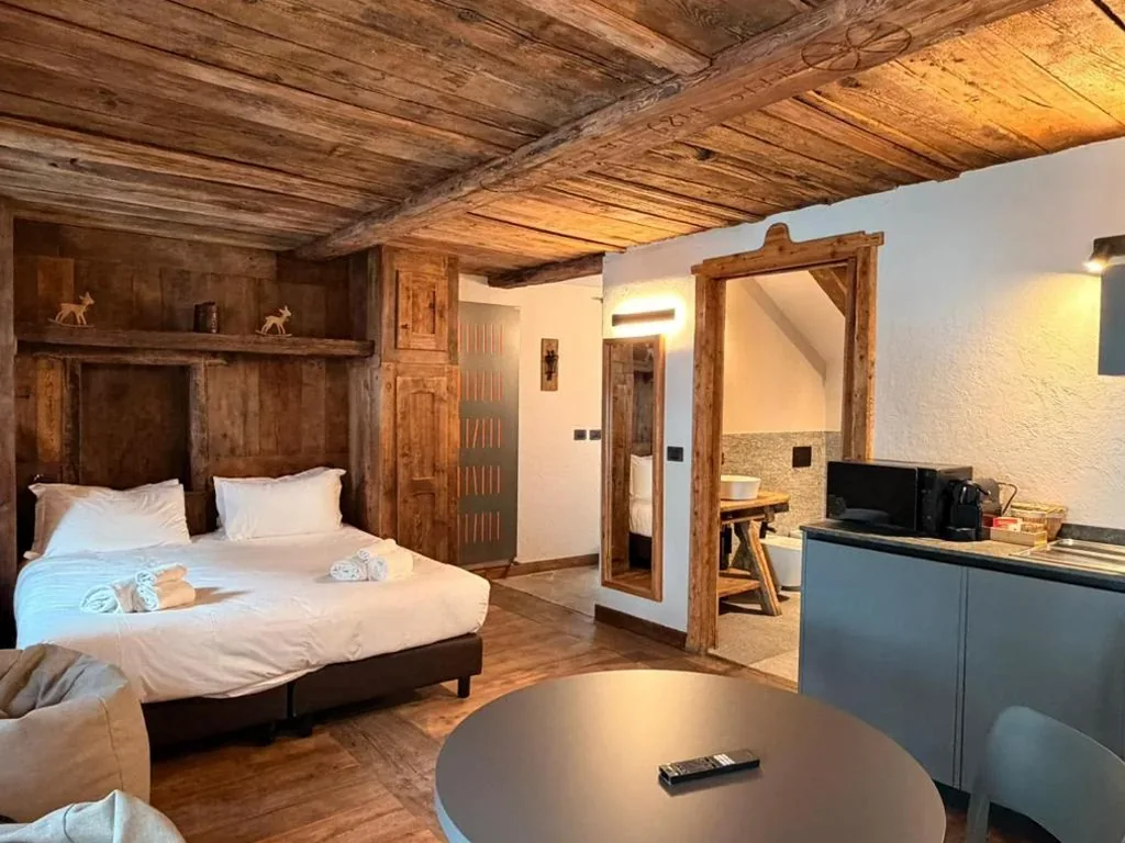 Studio with Balcony — Chalet Les Airelles