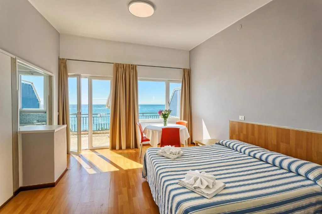 Monolocale con Terrazza (3 Adulti) — Blue Beach