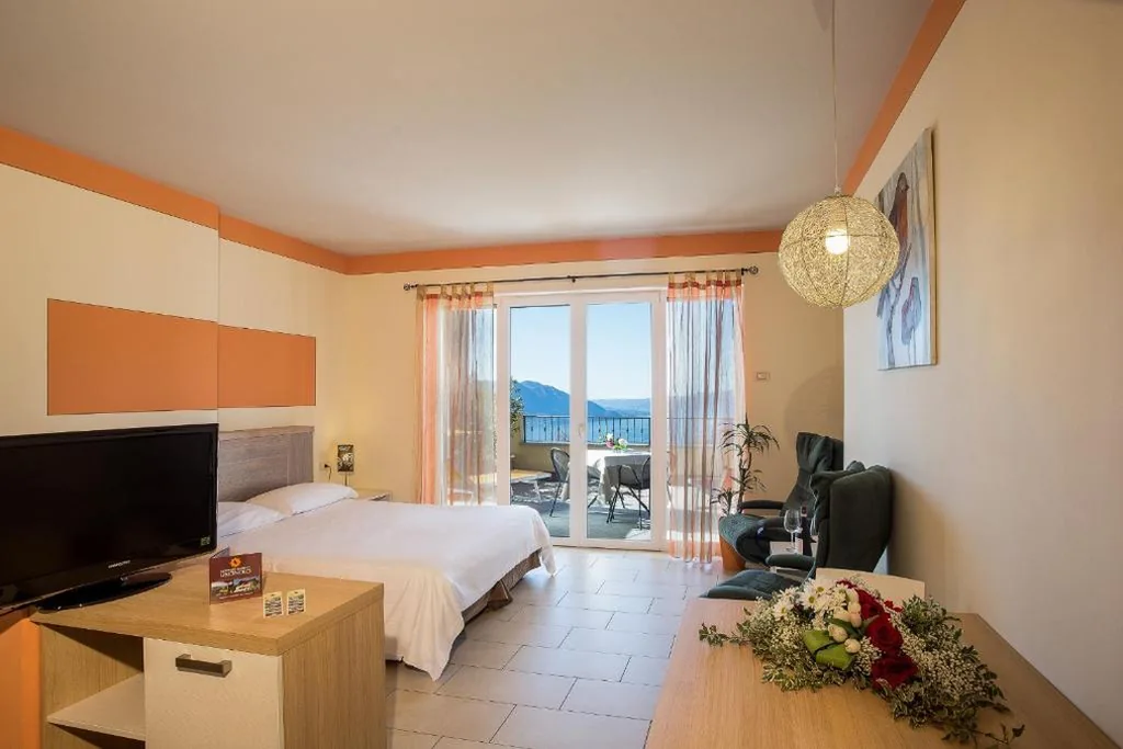 Monolocale con Terrazza — Residence Usignolo