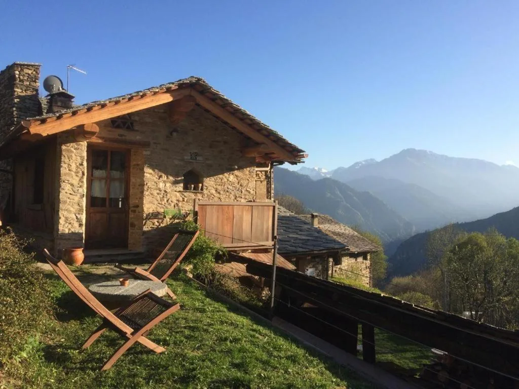 Studio with Mountain View — Appartamenti Codirosso