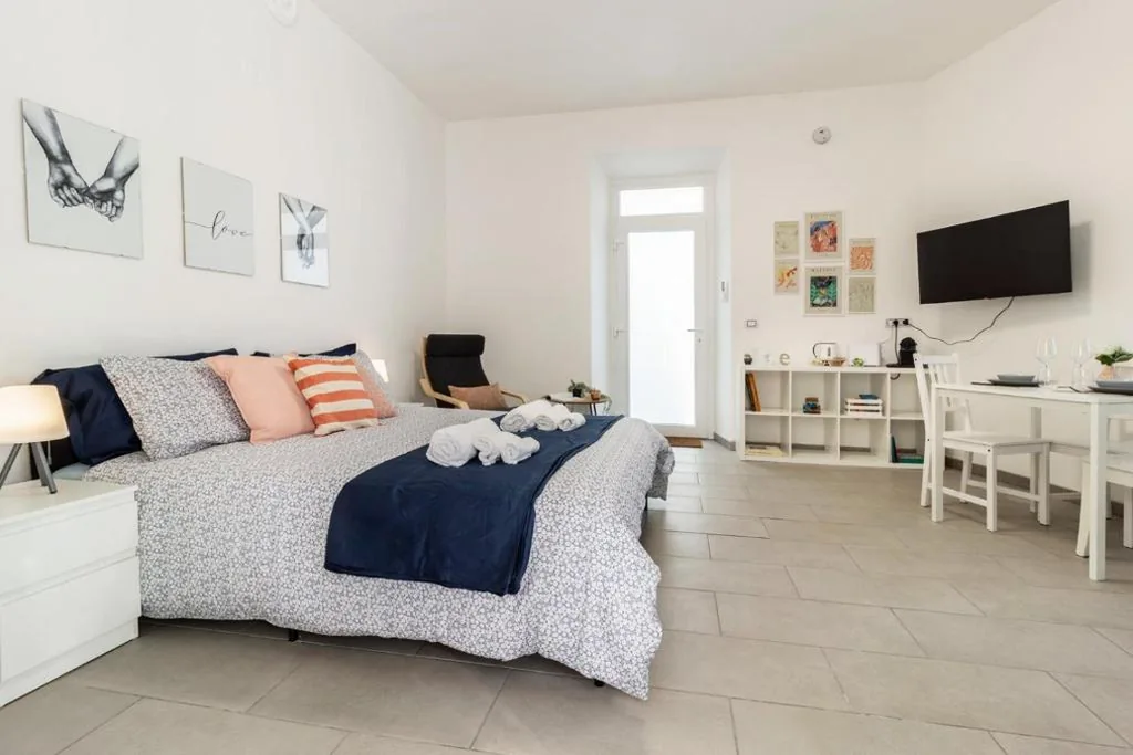Monolocale Deluxe — Rifugio del lago – Appartamenti e Camere Vista Lago a Stresa!