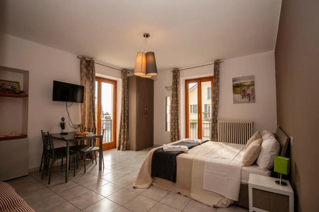 Deluxe Double Room with 1 Extra Bed — Casa Tabarini
