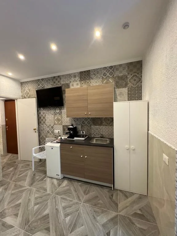 Monolocale Queen Deluxe — LUXOR ECO ROMA CASA E APPARTAMENTO PER VACANZE IN CENTRO Piazza Bologna, Colosseo, Piazza di Spagna, Vaticano, San Pietro, Sapienza, Fontana di Trevi, Piazza Navona, Trastevere, Tiburtina, Termini, Aeroporto