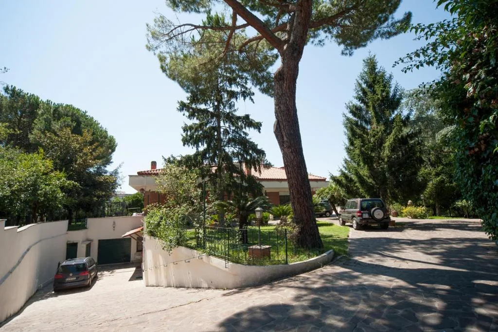 Mons Aureus Resort