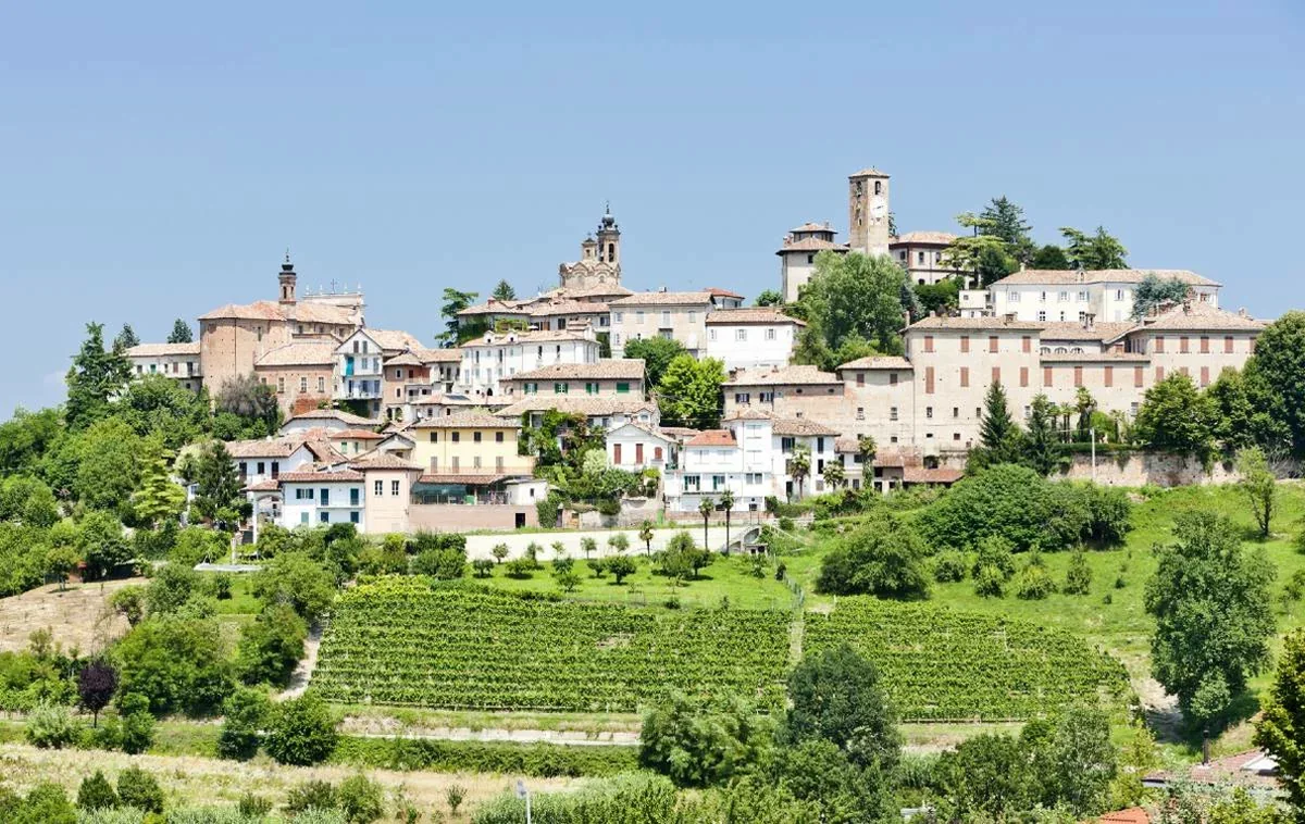 Neive, tra i borghi più belli d'Italia nelle Langhe del Barbaresco
