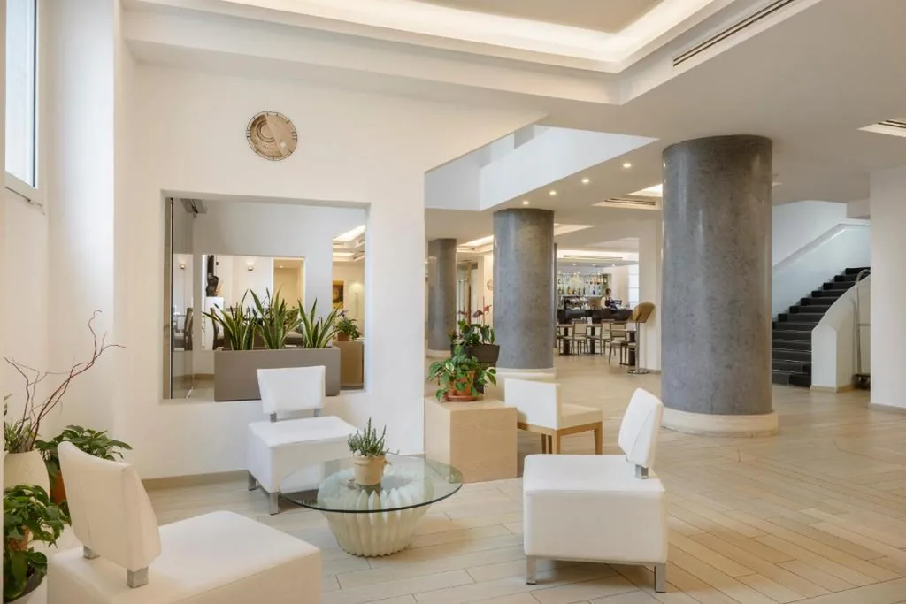 Occidental Aurelia — foto 7