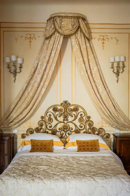 Palazzo Lari Sarzana – Historic Boutique Rooms