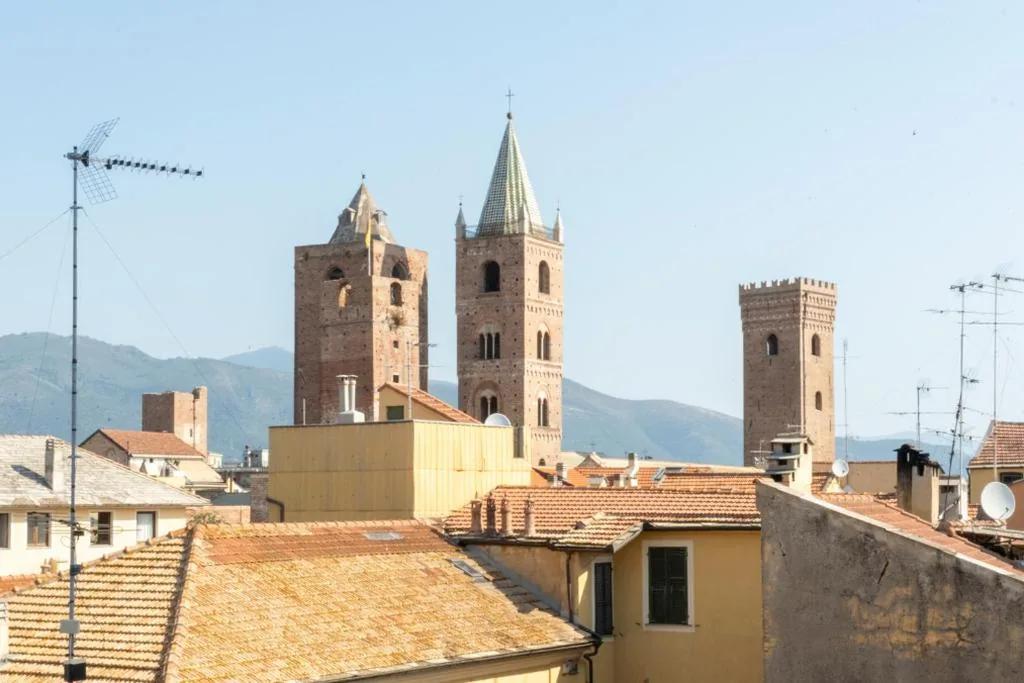 Palazzo Oddo Rooms in a historic palace in the centre of Albenga