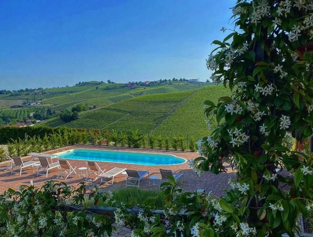 Panoramic Villa Garassino – country rooms and fine restaurant