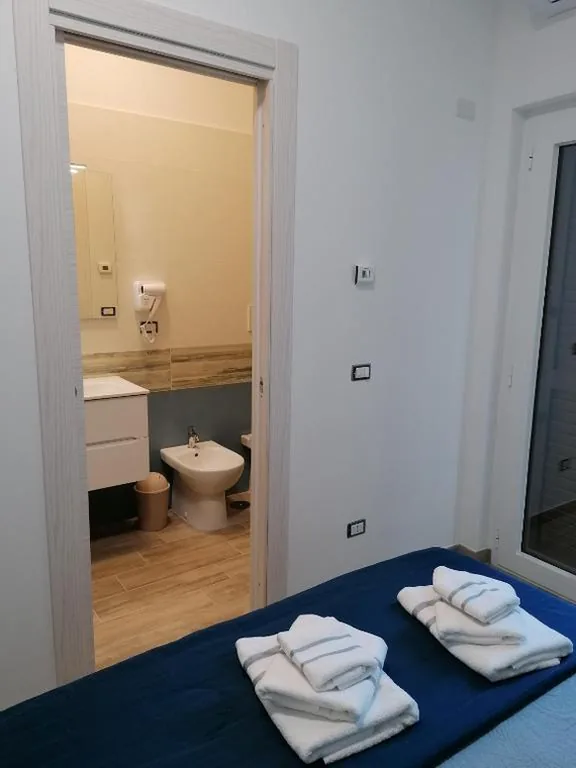 Parco dei Gerani – Il monolocale e la camera – Room and Studio — foto 3