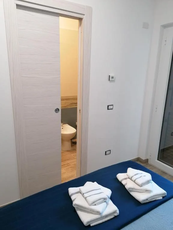 Parco dei Gerani – Il monolocale e la camera – Room and Studio — foto 7